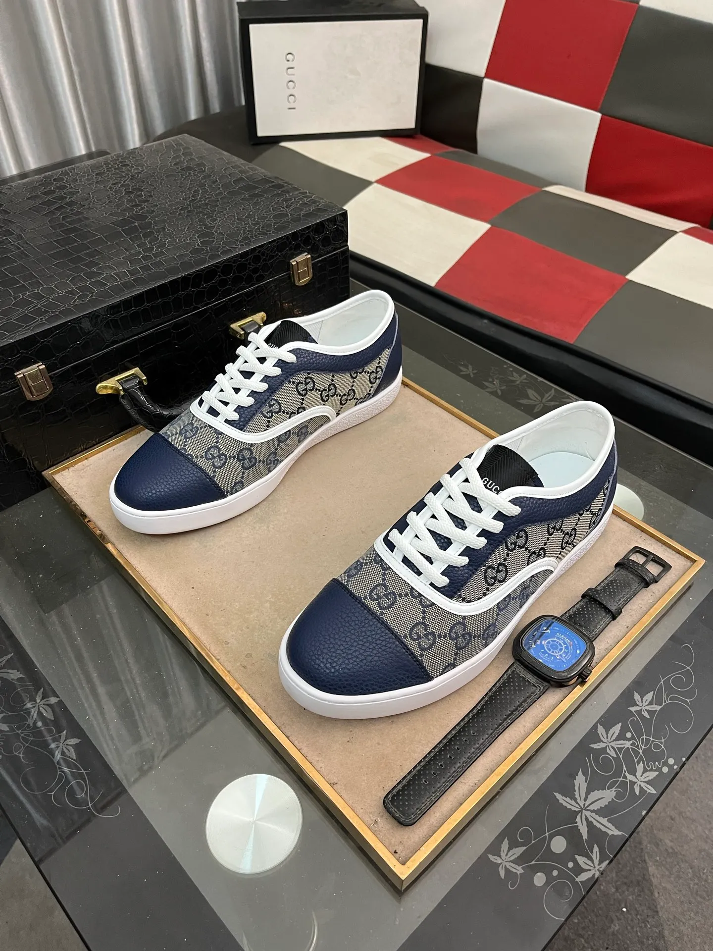 Men's shoes💰400⌚️⌚️[GUCCI] Gucci men's casual shoes are absolutely popular🔥The ultimate matching item for trendy men! The charm of super texture is unstoppable. This is the main recommendation. The upper is made of high-quality cowhide, with pig lining feet and wear-resistant rubber sole. It is noble and elegant! Extremely comfortable🎁🎁You can be as handsome as you want💪 Available in sizes 38-44 and 4️⃣colors available